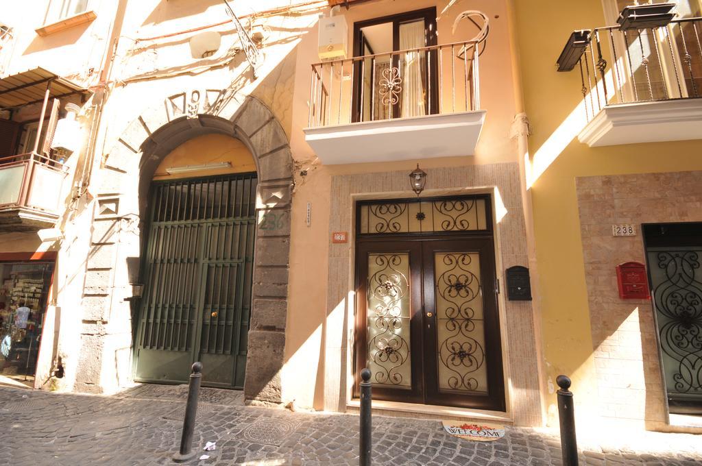 Look House * Naples